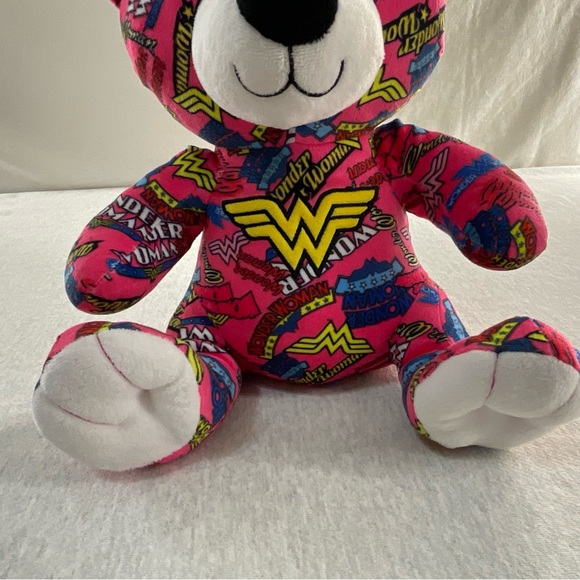 SIX FLAGS JUSTICE LEAGUE WONDER WOMAN TEDDY BEAR/PLUSH DC COMICS PINK AND MULTI - Picture 4 of 13